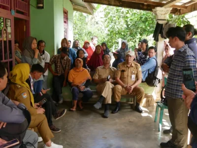 Pemeriksaan Dampak Operasi SUTT, Warga Padang Kuas Bengkulu Minta 3 Tower SUTT Dibongkar