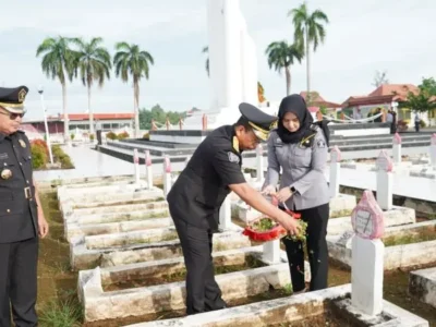 Kanwil Ditjenim Bengkulu dan Imigrasi Bengkulu Gelar Upacara Tabur Bunga Peringatan Hari Bhakti Imigrasi ke-75