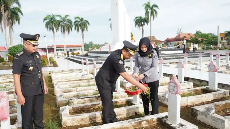 Kanwil Ditjenim Bengkulu dan Imigrasi Bengkulu Gelar Upacara Tabur Bunga Peringatan Hari Bhakti Imigrasi ke-75