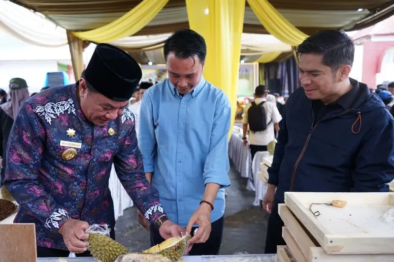 Plt. Gubernur Bengkulu, Rosjonsyah, menghadiri Festival Durian Kabupaten Rejang Lebong