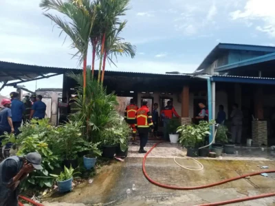 Rumah Warga Anggut Atas Hangus Dilalap Api