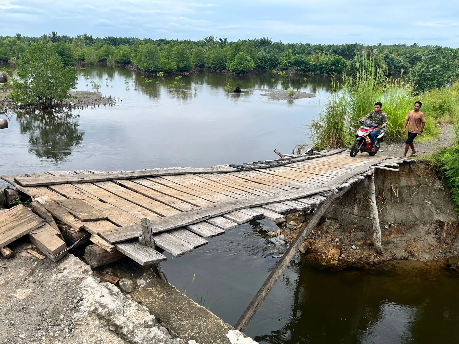 Jembatan Parit 1 Teluk Sepang Butuh Perbaikan