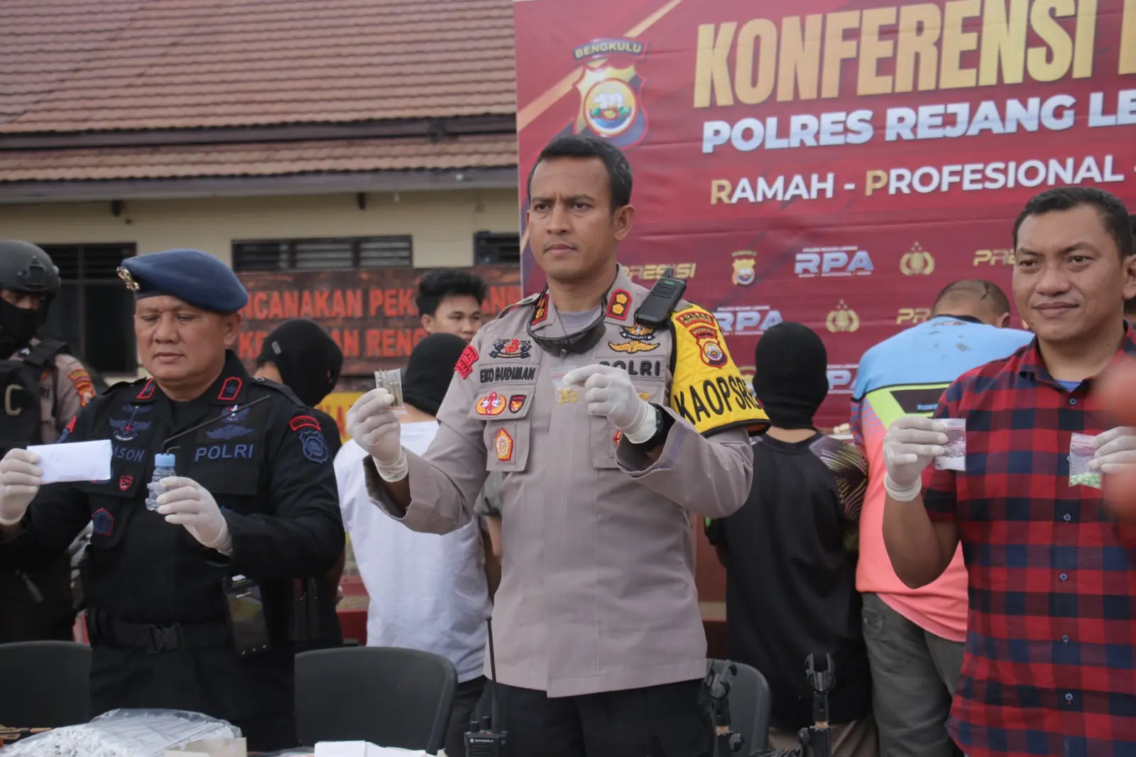 Dramatis! Tim Gabungan Gerebek Bandar Narkoba dan Pemilik Mesin Jackpot di Rejang Lebong