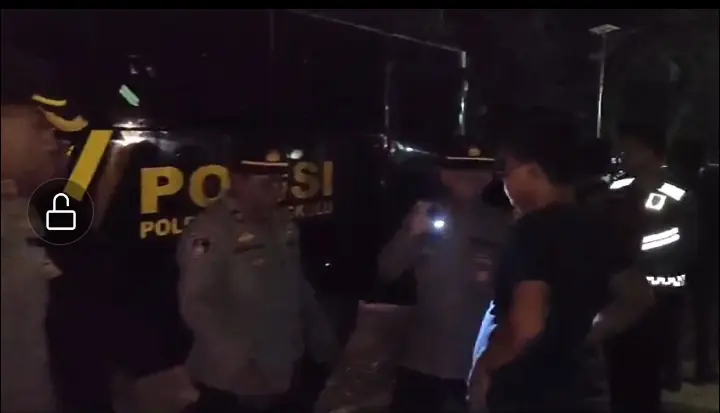 Sekelompok Remaja Pesta Miras di Depan Balai Raya Semarak Bengkulu 