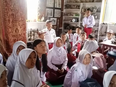 SD 8 Kota Bengkulu Kunjugan ke Balai Adat Rajo Penghulu