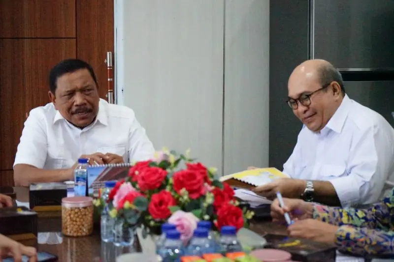 Wakil Gubernur Bengkulu, H. Mian, dalam Rapat Koordinasi bersama Kepala Balai Pelaksanaan Jalan Nasional (BPJN) Bengkulu di ruang kerjanya, Rabu (26/02).