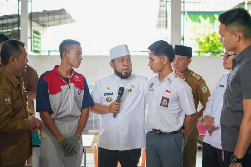 Helmi Hasan saat mengunjungi SMK Negeri 3 Seluma pada Selasa (11/3/2025).