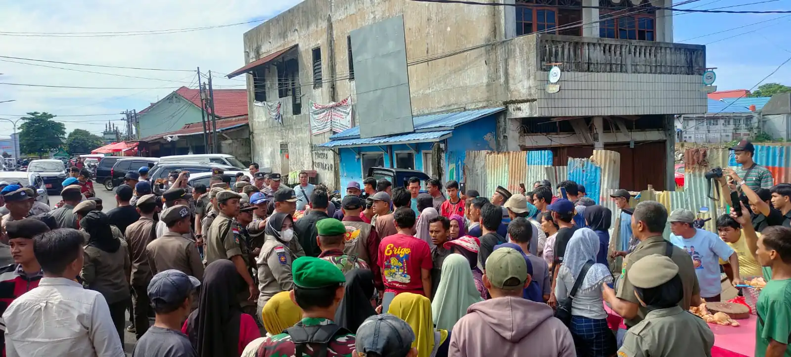 Pasar Minggu Kembali Ditertibkan, Pedagang Cekcok