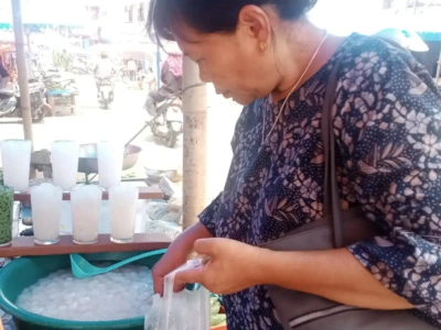 Pedagang Kolang Kaling Merugi di Ramadan Kali Ini