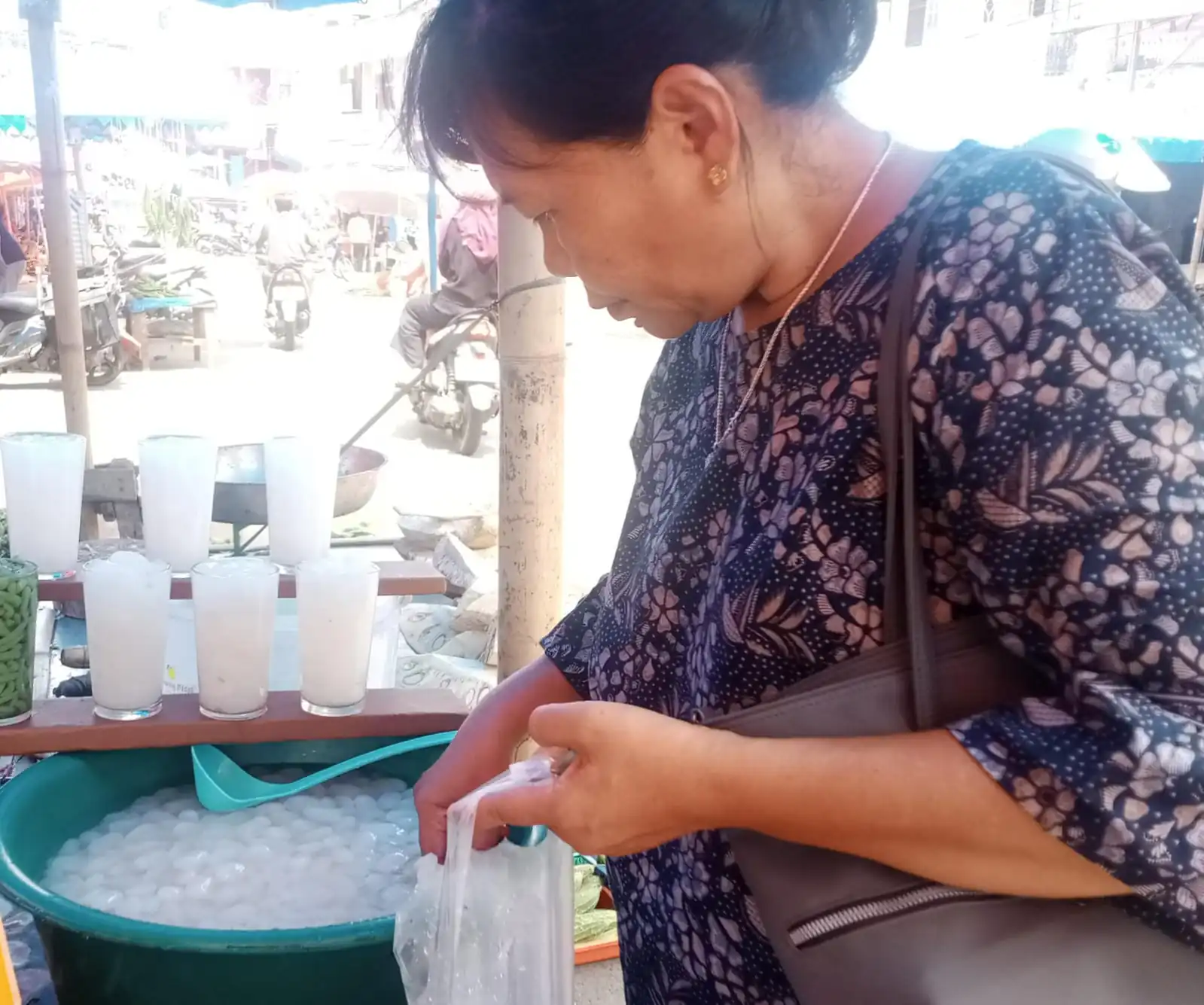 Pedagang Kolang Kaling Merugi di Ramadan Kali Ini