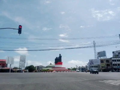 Patung Fatmawati Mulai Dihiasi Warna Merah Putih