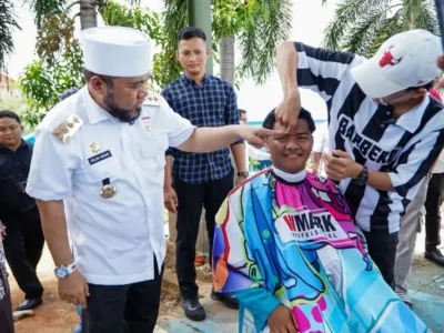 Gubernur Helmi Hasan Datangkan Barbershop ke Sekolah, Berawal dari Curhat Siswa di Tiktok