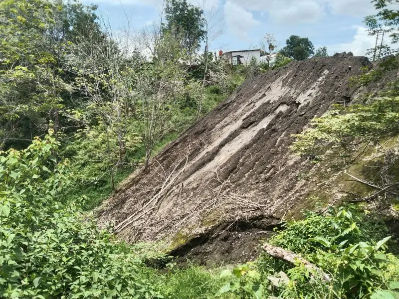 Gunungan Limbah PLTU Batubara Teluk Sepang