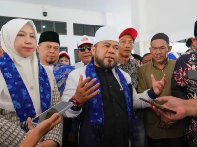 Gubernur Helmi Hasan saat tiba di Bengkulu usai menjalani Retret Kepala Daerah di Magelang