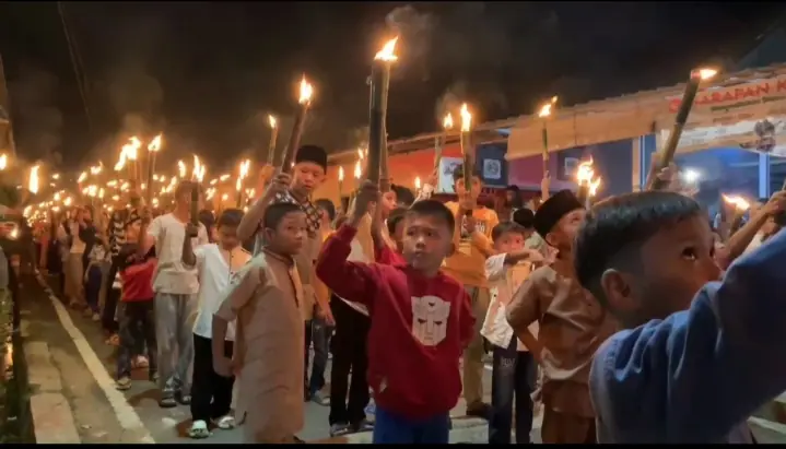 Kemeriahan Malam Takbiran di Kelurahan Lempuing, Gema Takbir dan Pawai Obor Sambut Idul Fitri