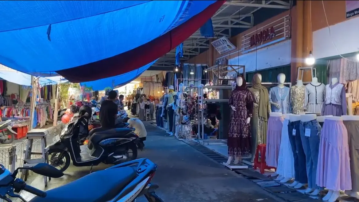 Pasar PTM Bengkulu Dipadati Pemburu Fashion