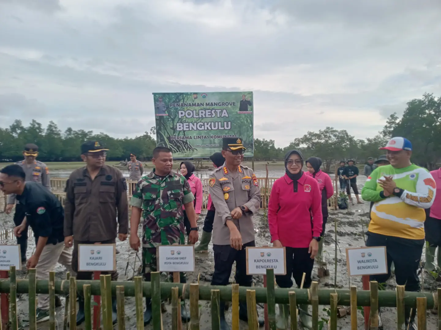 Polresta Bengkulu Tanam 6.000 Bibit Mangrove di Pulai Baai, Lindungi Pesisir dari Abrasi