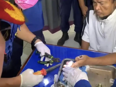 18 Cincin Akik Terjebak di Jari Pasien ODGJ, Damkar Lakukan Evakuasi Medis