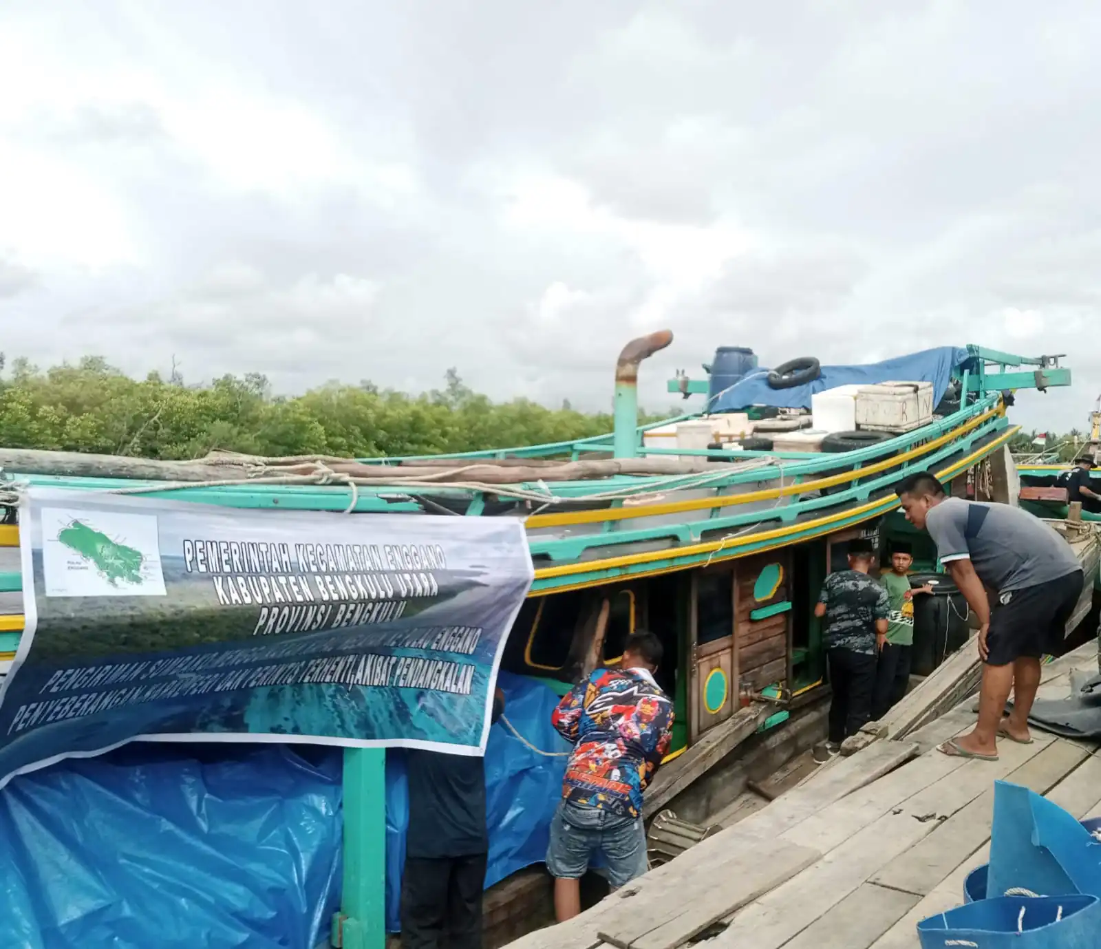 Tak Ada Solusi, Warga Enggano Nekat Seberangi Samudra Hindia Gunakan Kapal Kecil