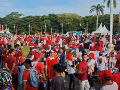 Antusias Warga Ikuti Jalan Sehat Merah Putih