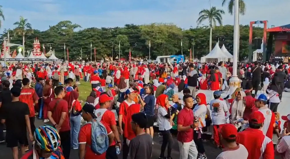 Antusias Warga Ikuti Jalan Sehat Merah Putih