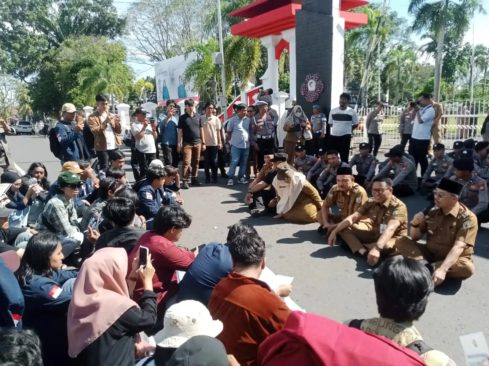 Aliansi Rafflesia Mekar Ancam Kembali Datangi Kantor Gubernur Jika Tuntutan Tidak Dipenuhi