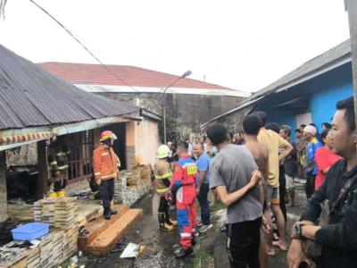 Amukan Si Jago Merah Hanguskan Delapan Rumah di Sumur Meleleh, Diduga Akibat Korsleting Listrik