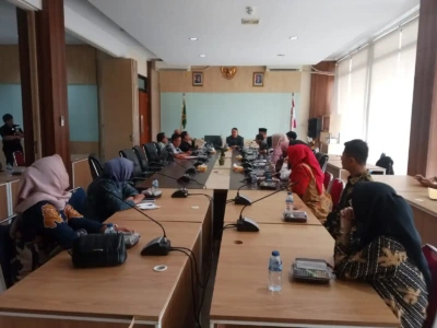 Tidak Puas Ngadu ke Gubernur, Aliansi Honorer Sambangi DPRD