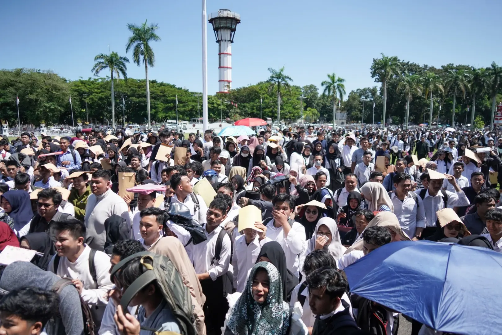 Paruh Baya Ikut Daftar di Job Fair Loker Merah Putih