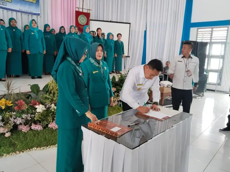 Pengukuhan TP PKK, Azhari : Perempuan Berbahaya