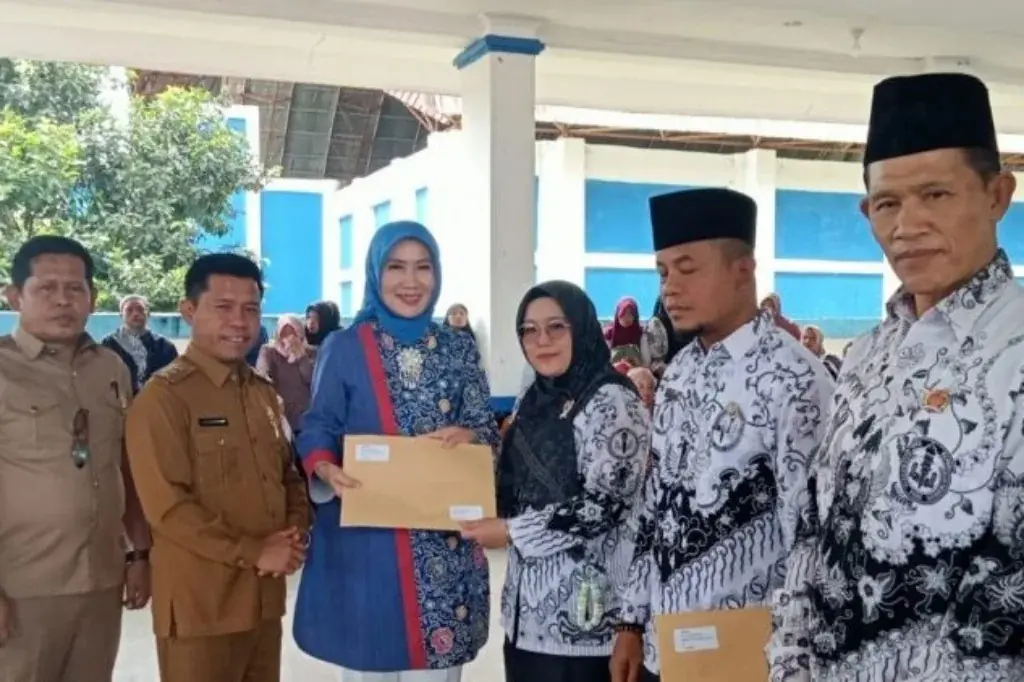 Ribuan Pelajar di Lebong Terima Bantuan PIP di Momen Hari Guru Nasional