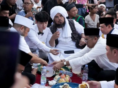 Sejumlah Warga Dapat Hadiah Umroh di Acara Makan Besar Bengkulu