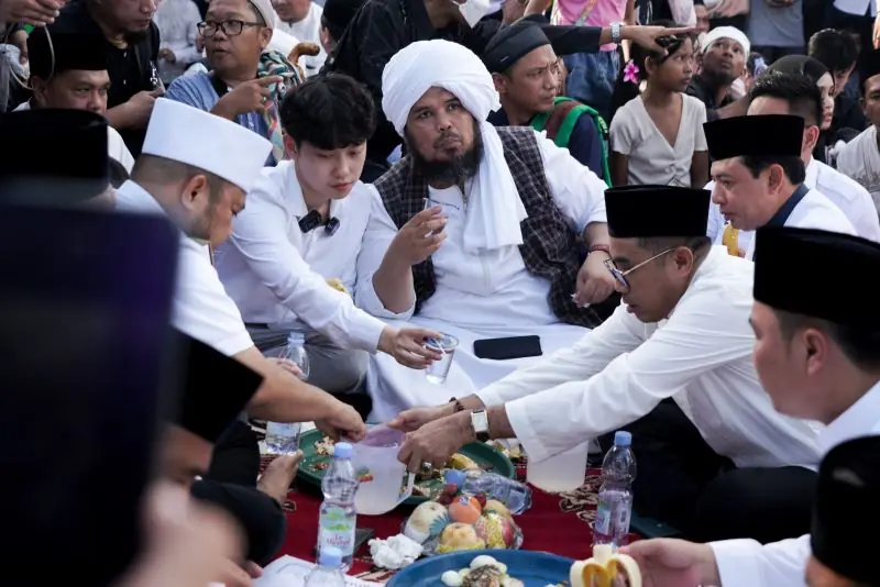 Makan besar di Bengkulu yang turut dihadiri Ustad Derry Sulaiman