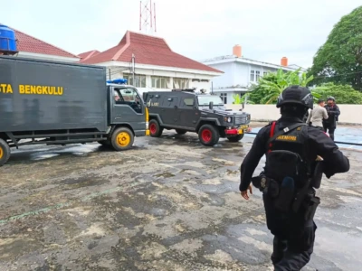 Sidang Perdana Rohidin Mersyah Digelar, Ratusan Personel Dikerahkan untuk Pengamanan Ketat