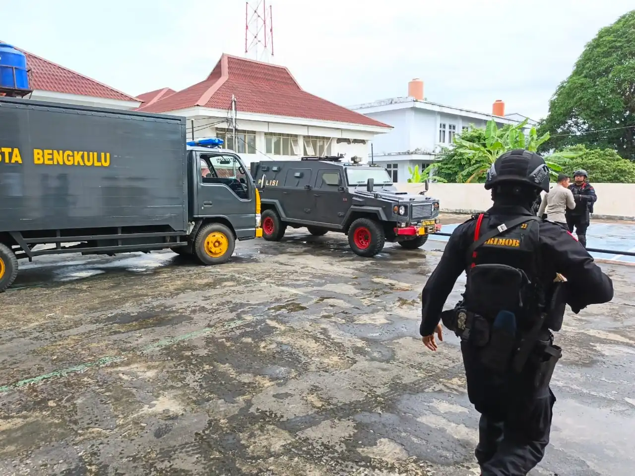 Sidang Perdana Rohidin Mersyah Digelar, Ratusan Personel Dikerahkan untuk Pengamanan Ketat