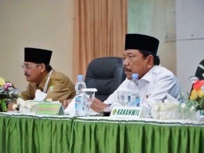 Wagub Mian Minta Jemaah Calon Haji Kurangi Main Hp