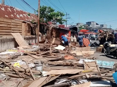 Penertiban PKL Dimulai: Puluhan Auning Dibongkar di Pasar Panorama Bengkulu
