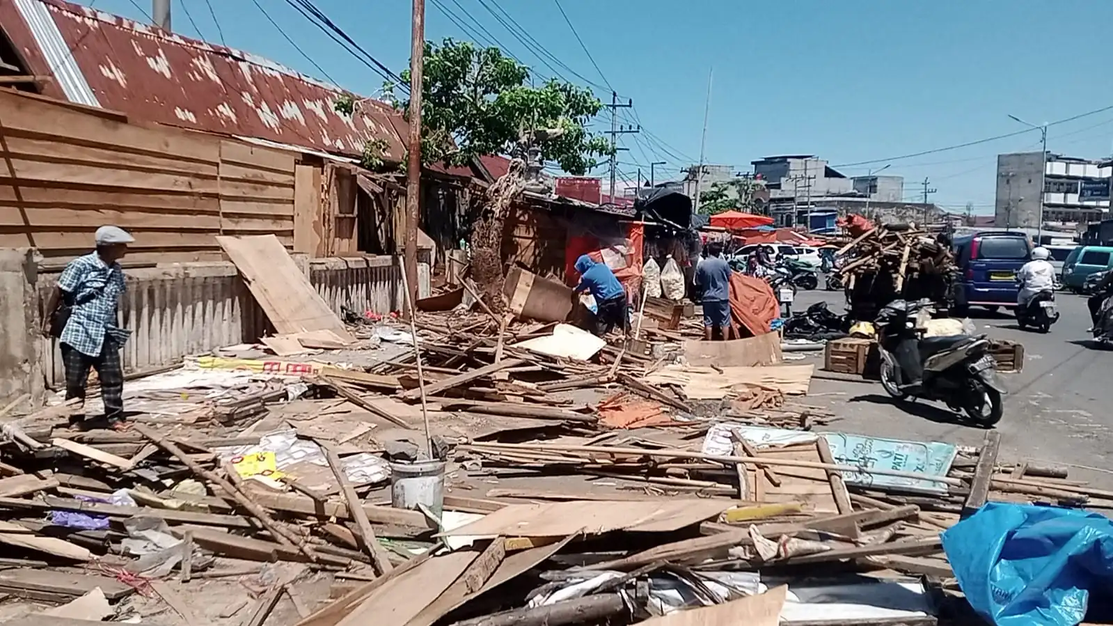 Penertiban PKL Dimulai: Puluhan Auning Dibongkar di Pasar Panorama Bengkulu