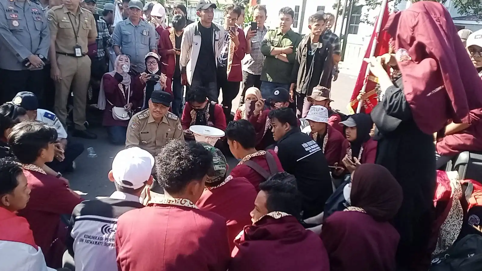DEMA UIN Fatmawati Sukarno Bengkulu Gelar Aksi: BBM Langka, Pajak Naik, Rakyat Tercekik