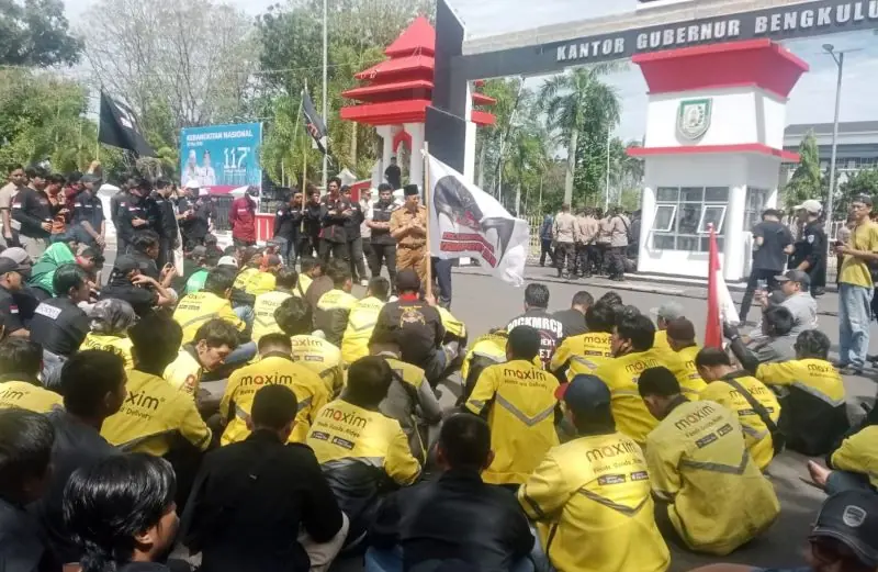 Unjuk rasa pengemudi online di Bengkulu, Selasa (20/5/2025).