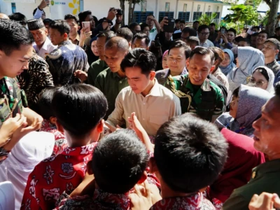Wapres Tinjau Makan Bergizi Gratis di SDN 61 Kota Bengkulu