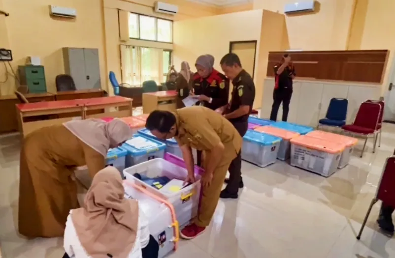 Suasana Kejati Geledah Kantor Sekwan DPRD Provinsi Bengkulu