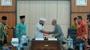 Bengkulu Gandeng PT GIF Bantu Bangun Infrastruktur. Foto, Penandatanganan MOU di Kantor Gubernur Bengkulu, Kamis (26/6/2025).