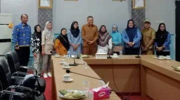 Enamp perwakilan KPTH Tanjung Heran saat beraudiensi dengan bupati, Selasa (17/6/2025)