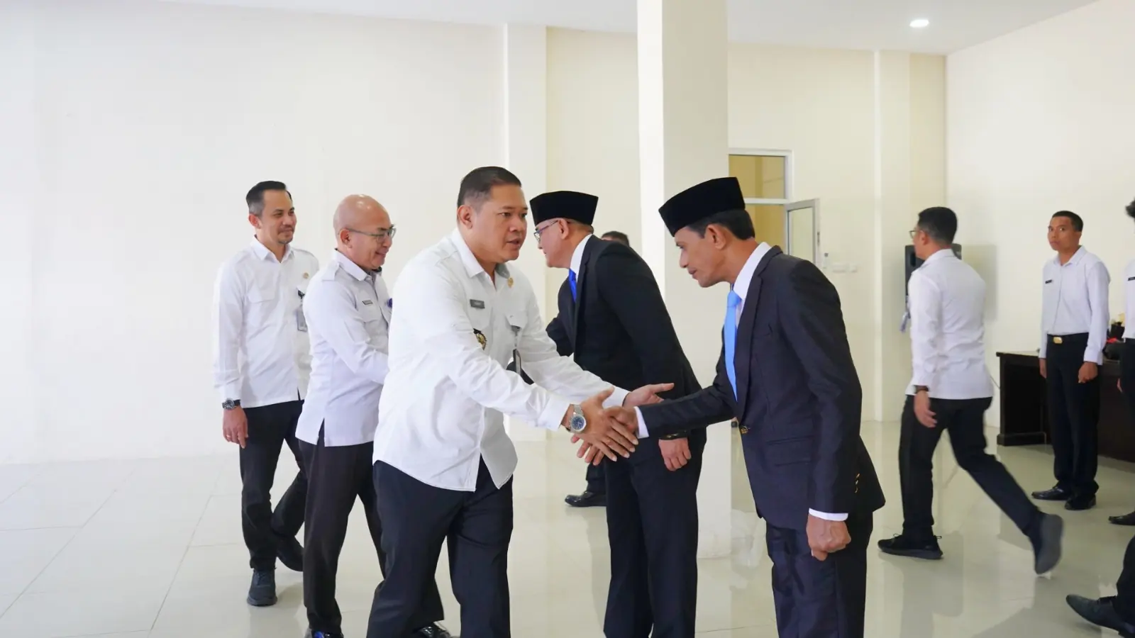 Kepala Kantor Imigrasi Bengkulu Hadiri Pelantikan Dua Pejabat Fungsional Analis Keimigrasian Ahli Muda pada Kanwil Ditjen Imigrasi