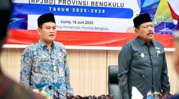 Sekda Herwan Antoni (Kiri) bersama Wakil Gubernur Bengkulu, Mian (Kanan)