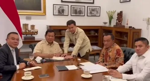 Presiden saat menandatangani inpres untuk atasi masalah Enggano