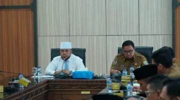 Gubernur Bengkulu Helmi Hasan memimpin rapat percepatan pelaksanaan Program Makan Bergizi Gratis (MBG) di ruang rapat lantai III Kantor Gubernur Bengkulu, Selasa (8/7)
