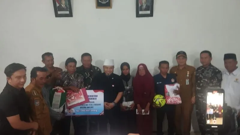 Gubernur Bengkulu Tinjau Desa Banjar Sari, Janjikan Jalan Cetak Sawah dan Akses Internet
