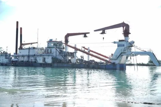Komisi V DPR RI warning Pelindo. Foto, Proses pengerukan alur Pulau Baai